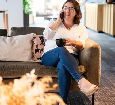 Consultant Avenir Éclairé Consulting en appel client offrant des conseils stratégique en gestion