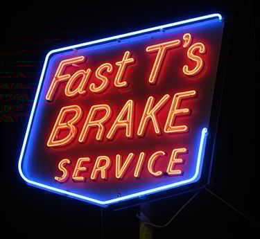Neon sign that says "Fast T's Brake Service"