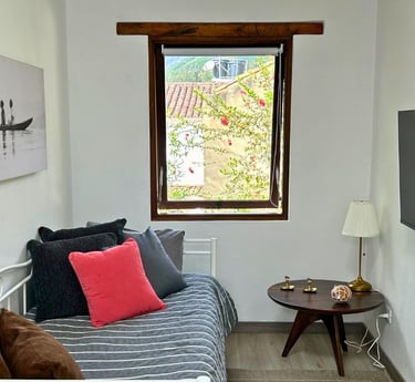 Estar de alcobas y tv, vista a la motaña sagrada Iguaque, Casa Sol de Iguaque, Villa de Leyva