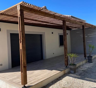 Pergola en bois douglas traité marron claire voie 30m² à Uzès