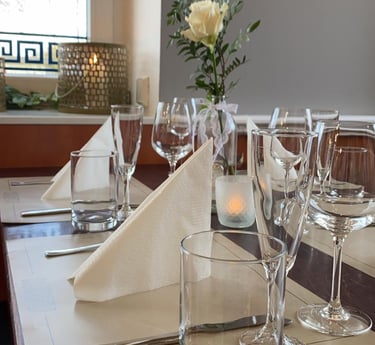 Korfu Grill gedeckter Tisch