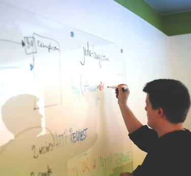 optivlak-developer-writing-in-white-board_compress