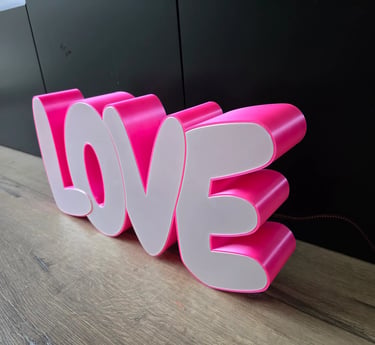 lampe LOVE rose et blanche en impression 3d