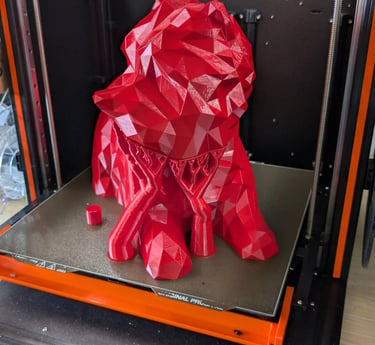 impression 3d chien rouge dans une machine d'impression 3d