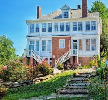 rear facade and garden of 2123 rivermont