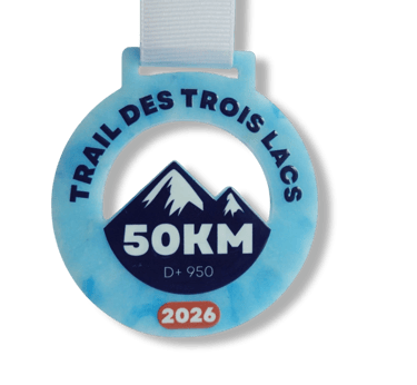 Gros plan sur une médaille de sport éco-responsable 100% en palstique recyclé
