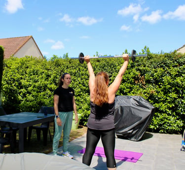 Exercice lors d'une séance de sport à domicile