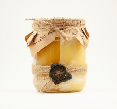 Pvasarinis ir vasarinis medus. Užpelkių medus. Dviejų skonių medus. Pusinis medus. Medus per pusę