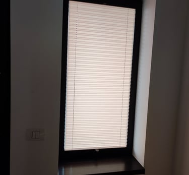 Jaluzele Plisate pe comanda Sev HOME, asiguram montaj in Bucuresti. Livram in toata tara