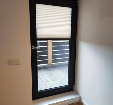 Jaluzele Plisate pe comanda Sev HOME, asiguram montaj in Bucuresti. Livram in toata tara
