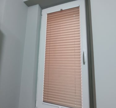 Jaluzele Plisate pe comanda Sev HOME, asiguram montaj in Bucuresti. Livram in toata tara