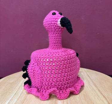 Klorollenhut Flamingo in rosa als lustige Geschenk für badezimmer oder Gäste WC.