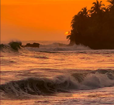Sunrise over Bluff Beach, Isla Colon