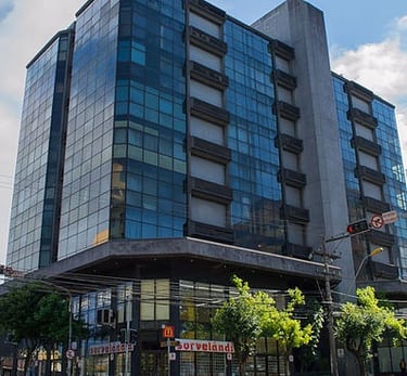 a large building with a lot of windows and a lot of windows