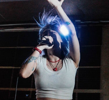 Mikki Jill Fiona vocalist Kamikazee