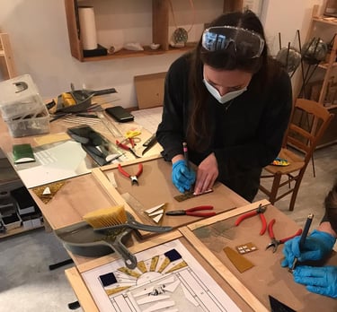 Cours & stage d'initiation au vitrail à Paris - coupe du verre