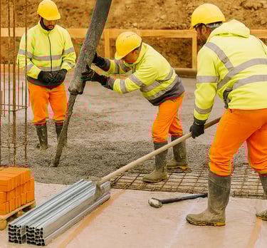 Travaux de gros œuvre : béton armé, ferraillage et coffrage sur chantier sécurisé – MACIK