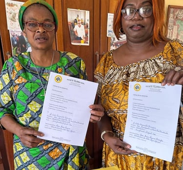Signature du contrat entre la société et une école partenaire.  Tolanda, suivi scolaire