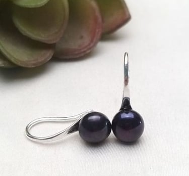 anting mutiara hitam