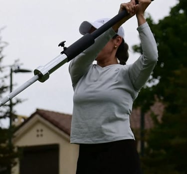  Clienta en press de hombro con landmine. Entrenamiento a domicilio en La Reina.