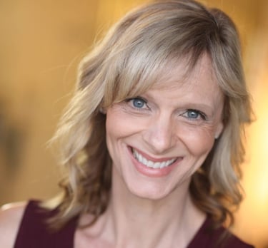 Laura - team bio photo