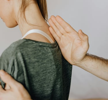 Manipulations ostéopathiques permettant de relacher les tensions grâce à l'expertise des ostéopathes