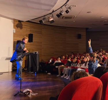 théâtre lors de l'événement de lutte contre le harcèlement scolaire harc'event