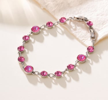 Pulsera de rodio laminado color plateada con piedras zirconias de color rosa