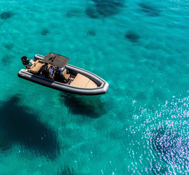 Five Waves Charter di Corrado Frau tour in gommone nel Golfo di Cagliari con box lunch a bordo su ri