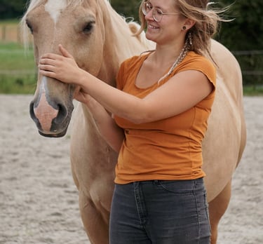 Osteopathie Pferd. pferdetherapeutin