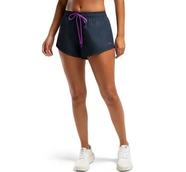 Modelo feminino vestindo shorts Essential Basic 2 Olympikus preto