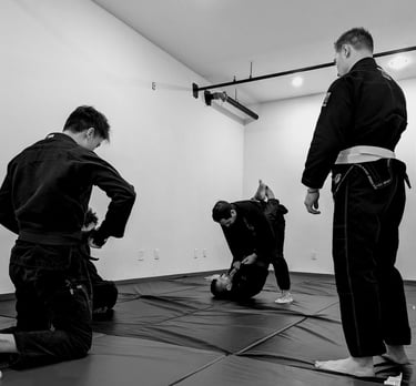 Coach Chris Teaching the all levels class at mundo bjj acacemy