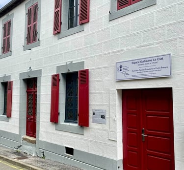 La façade de l'église protestante évangélique guillaume Le Coat rue Holo à Carhaix