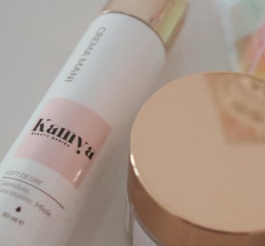 Crema mani Kamya Soft Desire nutriente e idratante pelle screpolata e antiaging, 100% naturale