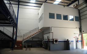 LIMPIEZA DE NAVES INDUSTRIALES