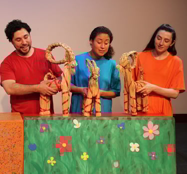Discovery Theater performs Fábulas Fairytales - Billy Goats Gruff