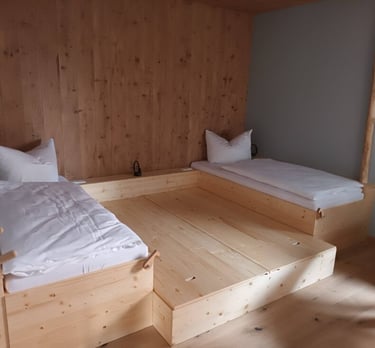 clevere Möbel im Kinderzimmer: wandelbare Schlaf- und Spielkombination