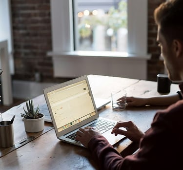Man taking an e-test https://unsplash.com/photos/
