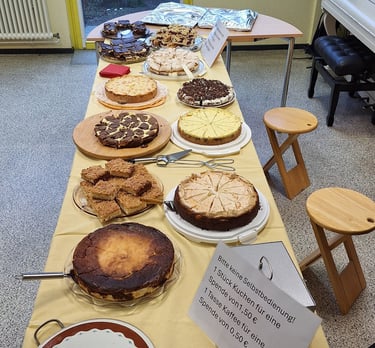 Traditionell gibt es für unsere Gäste Kaffee und Selbstgebackenes vor dem Weihnachtskonzert.