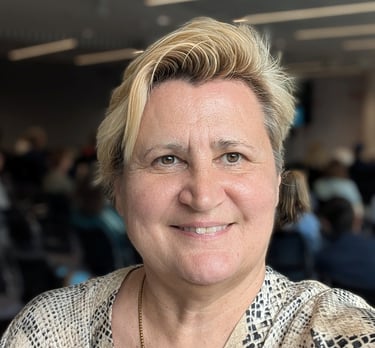 Mag. Natascha Ljubic, BSc ist Online Marketing- und KI-Expertin aus Wien