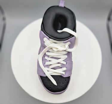 Torta personalizada en forma de zapatilla elaborada por Cocina con Ely, diseñada en formato 3D y dec