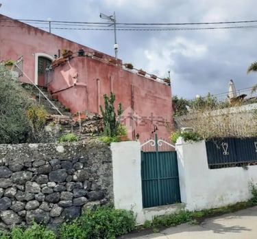 ITAHOME HUIS Traditional pink stucco Mediterranean villa 