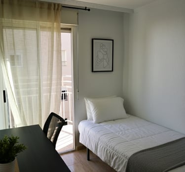 Habitación individual moderna con escritorio