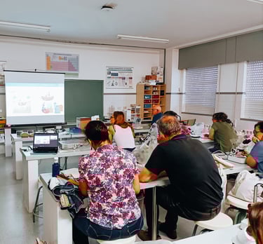 Students attending the workship on the recovery of small fossil remains. CC BY-NC-ND 4.0 DEED.