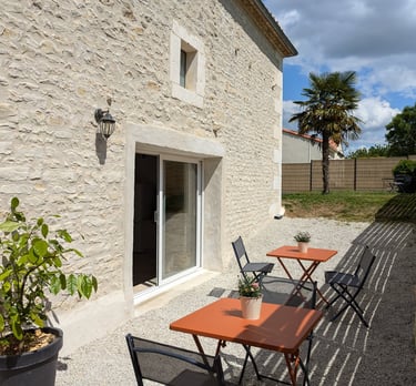 Vue exterieure du gîte Pierres à Champniers prêt d'Angoulême