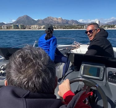 Stdents learning on Boat Licence in Altea
