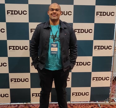 a man standing in front of a sign that says fiduc