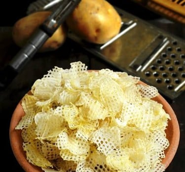 a bowl of potato chips and a potato chips