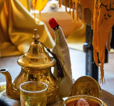 Thé à la menthe et délices orientaux