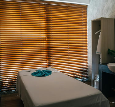 "Séance de sophrologie à domicile avec table de massage